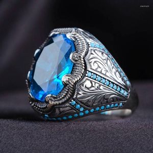 Rings de cluster Ringos europeus e americanos Anel Blue Zircon Hyland Gem Retro Men de alta qualidade Turquesa para participar do banquete