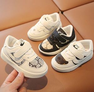 Babys First Walkers skor Lyxmönster Skateboard Sko Modetryck Barn Designer Skor Flickor Pojkar Sneakers 4Color för 6M-4T