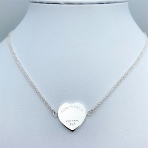 Classic S925 Silver em forma de coração colares de tags jóias amantes de jóias doces de amor romântico Coloque T Holiday presente Retornar para F1222280p
