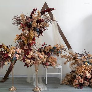 Декоративные цветы осень свадьба арка искусственное цветочное ряд роза эвкалипт фальшивые растения дорога ведущая вечеринка сцены на открытом воздухе.