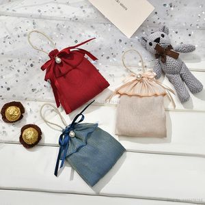Embrulhar bolsas de veludo de luxo com pérolas de festa de aniversário de festa de aniversário favorita caixas de doces jóias sachet
