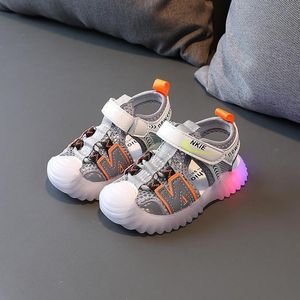 First Walkers Kids Scarpe per bambini Sneaker Calzature per bambini Summer Boys Girls Sandals Sandals Glow Soft Sole Toddler Kick E20038