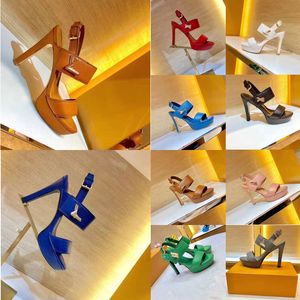 2023 Designer Luxury Super High Heels Sandaler Womens Classic Women Leather Pure Color Casual Shoes Ladys Sexig hårdvara V Buckle Stiletto klackar ihålig öppen tå sandal