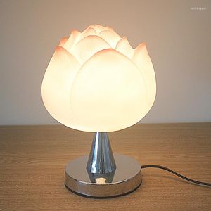 Lampade da tavolo Lampada di loto creativa Moderna ed elegante resina Camera da letto cinese Studio Soggiorno Giardino
