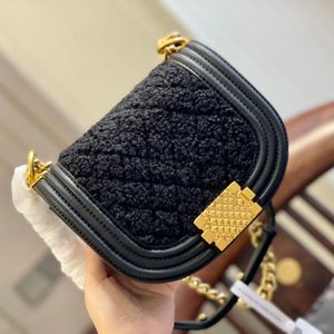 Classic Mini Saddle Boy Cashmere Quilted Bags With Gold Metal Chain Adjustable Shoulder Strap Crossbody Shoulder Capacity Outdoor Purse Designer Handbags 20X16CM