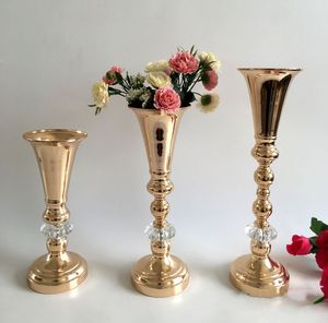 Nuovo percorso di decorazione della festa nuziale Vaso di cristallo di lusso europeo chiaro Tavolo da pranzo per hotel Hardware Disposizione dei fiori Articoli per la decorazione della casa