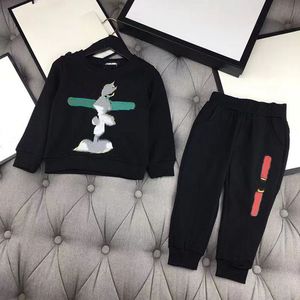 Conjuntos de roupas de grife para crianças Novos agasalhos de impressão de luxo Moda Jaquetas com letras Joggers Moletom estilo esportivo casual Roupas para meninos AAA