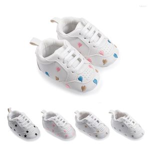 Sapatos atléticos baby gotas de couro macio de vaca macia para bebês meninos meninas infantil infantil mocassins chinelos primeiros caminhantes tênis