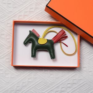 Handgenähtes Pony aus Schaffell, Taschenteile, Zubehör, Schlüsselanhänger, Damenhandtaschenbehänge, Autoschmuck