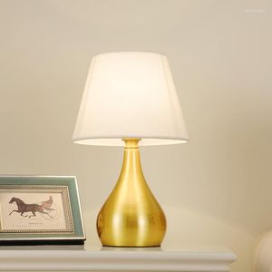 Lampy stołowe nowoczesne i proste baza miedziana/lniana tkanina abażowa salon sypialnia nocna amerykańska lampa wiejska e27