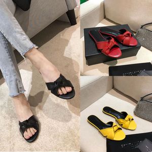 2023 Designer Mulheres Pure Color Borboleta Slides Chinelos Moda Sexy Couro Ao Ar Livre Vermelho Amarelo Azul Roxo Preto Sandálias Senhora Rasa Boca Chinelo Sapato Tamanho 35-40