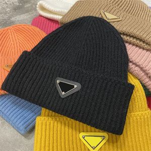 Chapéus de malha designers mulheres mens beanie outono confortável macio manter quente bonnet cor sólida triângulo chapéus de inverno para homens moda chapeau engrossar pj019