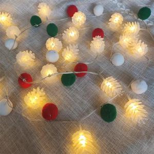 Strängar 10/20 LED Christmas Pinecone String Lights with Hairball Fairy Light Battery Operated Xmas Year Holiday Party Decor