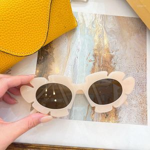 Sonnenbrille 2022 Acetat durchscheinend getönte Frauen Mode seltsamer Rahmen mit blumenförmiger Brille