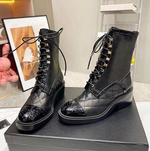 Classic Martin Boots spetsar upp l￤derlock t￥ kedja l￤nk stridst￶vlar vinter svart vit brittisk stil ling gitter sp￤nne milit￤r fighter storlek 36-41