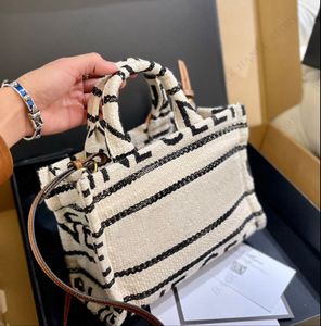 2024 Luxurys Designers Bags Handbag 5A Women mini Shopping Bag Classic letter printing Canvas Shoulder Bagss Original Quality cross body totes