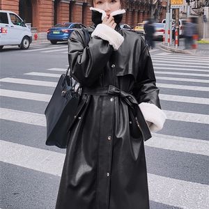 Trench coat in pelle sintetica Lautaro inverno lungo caldo spesso per donna con cintura interna in pelliccia Parka foderato moda coreana allentata 221111