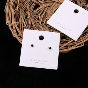 Bolsas de joias 100pcs/lote 6.5x6.5cm Studs brancos exibem papelão coreano Brincha de papel cartões de embalagem portador pendurado Tags de logotipo personalizado