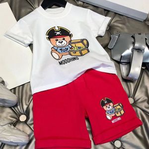 Set di abbigliamento di design di lusso per bambini T-shirt Little Pirate Bear cammello con monogramma shortst moda marchio di moda britannico per bambini estivi