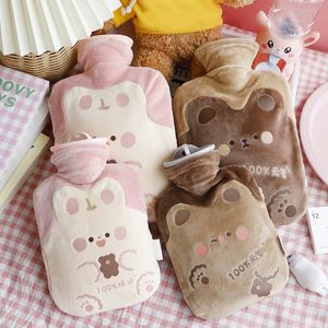 Other Home Garden 5001000ml Kawaii Bear Bottiglia d'acqua Peluche PVC Carino Grande mano riutilizzabile Piede Scaldamuscoli Borse portatili a prova di esplosione Regalo 221014