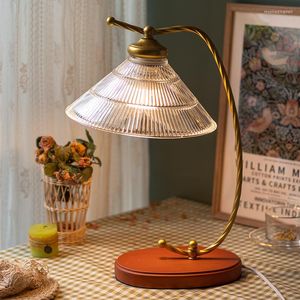 Tischlampen Vintage LED-Schreibtischlampe Europäisches Glas für Wohnzimmer Schlafzimmer Nachttischlampen Eisen Holz Wohnheim Studie Stand