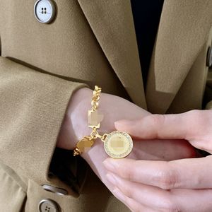 Banshee Medusa Coin Pendate Chain Bracelets 18k золото, покрытая медными брендами, женская браслей, классический стиль, представленные праздничные подарки для вечеринок MB5 --02