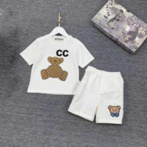 Luksusowe zestawy odzieży designerskiej Dzieci Koszulka Little Bear Camel Monogram Monogram Fashion British Fashion Brand Summer Childrens Treasures