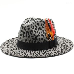 Berets Winter Fedoras Hut Für Frauen Leopard Muster Panama Jazz Caps Männer Feder Luxus Vintage Casual Hochzeit Dekorieren Breite krempe