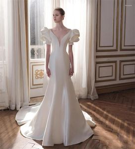 Hochzeitskleid Korea Stil tiefe V-Ausschnitt-Kleider Kurzarm Satin Sweep Zug Meerjungfrau Braut arabische Kleider Vestido Novia
