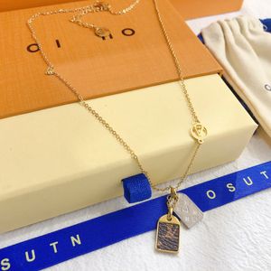Lüks kaliteli kolye 18k altın kaplama hassas tasarım kolye kolye tasarımcısı mücevher aksesuarları uzun zincir seçilmiş hediye kadınlar için çift aile