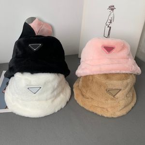 Berretti Donna Autunno e inverno Designer Beanie Hair Warm Candy Color Bonnet Coppia Fashion Metal Triangle Letter Casquette