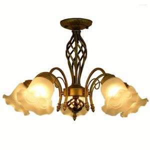 Candeliers tradicionais 5 luzes Cadeia de ferro de cobre Luz Luxury Luxury Country Lighting European