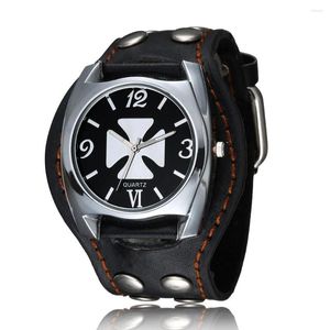 Нарученные часы ретро крутой дизайн рок панк -стиль часы с кожаной полосой. Квадратный набор