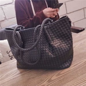 Cross Body Benviched Ladies PU Woven Bag Spring Tote Tote Fashion High-Capacity Borse Women incline a spalla singola C422 221114