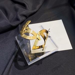 Geniş Bileklikler Kadın Mektup Bileklik Tasarımcı Takı Altın Kaplama Bilek Bandı Kuff Paslanmaz Çelik Düğün Aşıkları Hediye Bangles S246