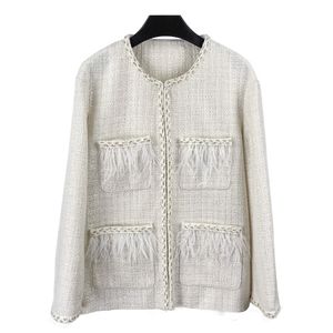 2022 Autumn Ivory Solid Color Feather Tweed Jacket Lång ärm Runda nackfickor Klassiska jackor kappa korta outwear A2N086367