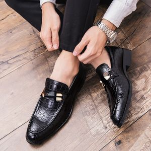 İngiliz Moda Timsah Doku Loafers Erkek Ayakkabı Ayakkabı PU Trend Metal At Bitlik Dekorasyonu İş Gündelik Ayakkabı AD160