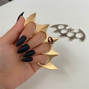 S3318 Gothic Exaggerated Bat Boxing Claw Ring Niche Design Knuckle Boxer Grips Finger Rings