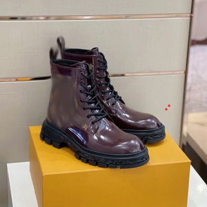 Man Martin Short Boots Cowhide Belt Metal Men Shoes Classic Bee Thick Heels Leather Designer High Heeled Fashion Diamond Boot Largeサイズ39-45 -N070