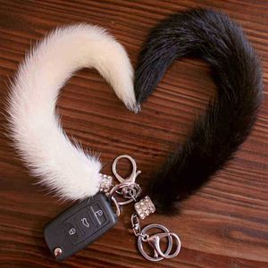 Keychains Real Fur Tail Keychain of Real äkta Mink Fur Tail Handväska Charms Väskor Tag Slooth Car Keyring Pendant Soft Key Chain K109 T220909