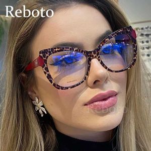 Óculos de sol Quadros de moda Os óculos femininos enquadram lentes ópticas de olho de gato sexy anti -azul óculos leves femininos e óculos vintage T2201114