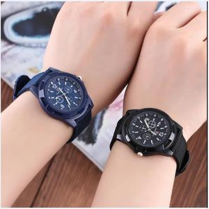 Armbandsur Luxury Men Quartz Watch For Mens Army Soldier Military Canvas Strap Fabric Analog Arm Watches Sports