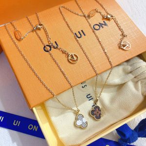 Four Leaf Grass Necklace For Women Luxury Pendant Necklace Party Trip Long Chain 18k Gold-plated Designer Jewelry Popular Fashion Brands Selected Women's Gifts