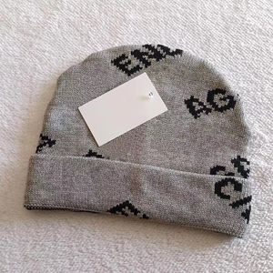 Klasik tasarımcı şapka lüks kış sıcak stil bere erkek kadın moda örgü şapka açık soğuk koruma kapak sporu Beanies iyi hediye
