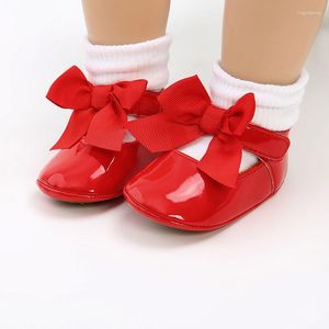 Första vandrare 0-18m Baby Girls Spring and Autumn Bow Princess Shoes Spädbarn Solid Color Soft Patent Leather Toddler