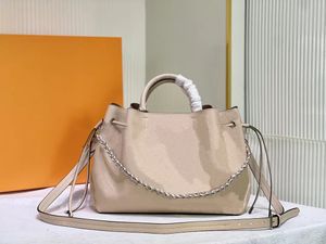 ハイグレードのファッションバッグBella Mahina Perforated Tote Luxury Designer Drawstringバッグレターフラワーパターンレザーレザーレザークロスボディハンドルバッグホローアウト