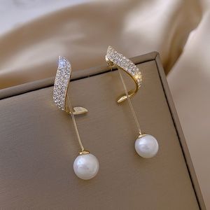 Eleganti orecchini pendenti con perle d'imitazione per le donne Gioielli da sposa con squisiti orecchini pendenti con nappe lunghe in cristallo