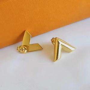 Klassisk V Titanium Steel Earrings Charm Designer för kvinnor Double Letter Stud Luxury Jewlery Love Hoop Gift Woman Girl Gold Silver Rose Gold Wholesale