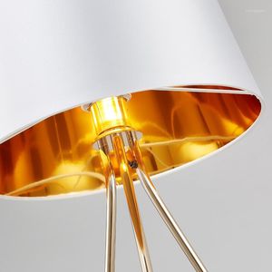 Masa lambaları Modern LED sevimli masa lambası gece ışığı deko vintage demir tiffany vitray başucu