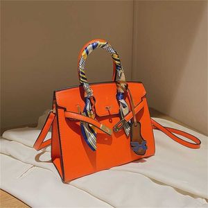 Bolsa bolsa bolsa feminina nova sling portátil simples e elegante bolsa de tendência de mensagens de ombro